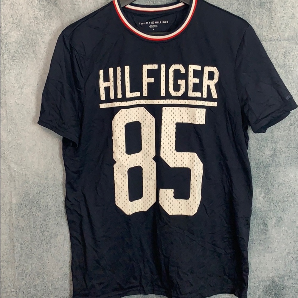 Size M Tommy Hilfiger T shirt